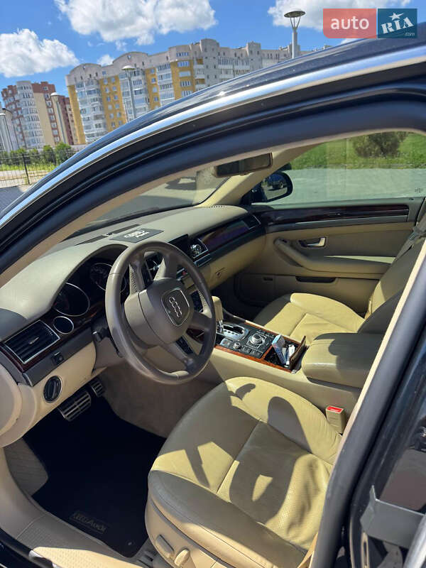 Седан Audi A8 2005 в Львові