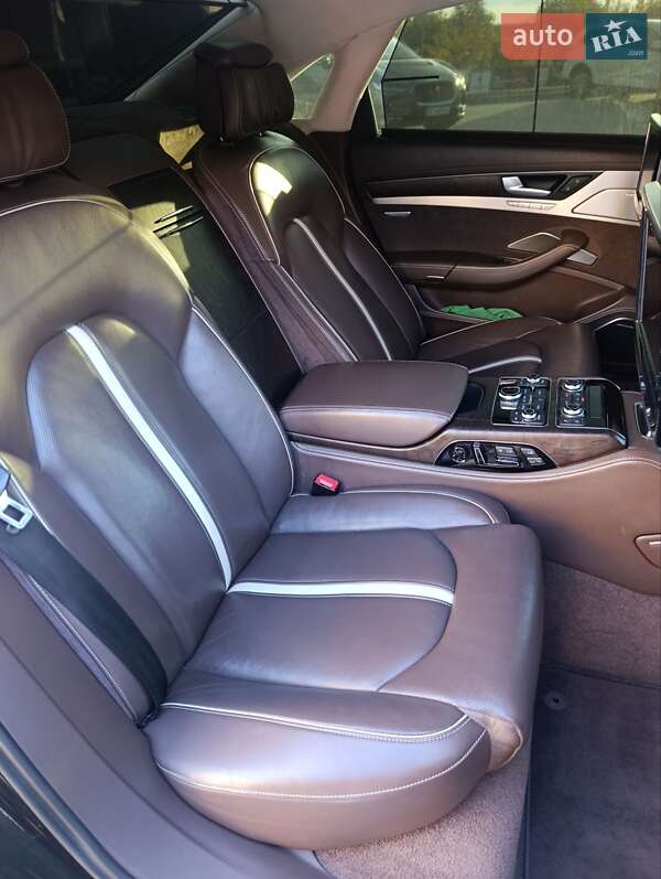 Седан Audi A8 2012 в Львове