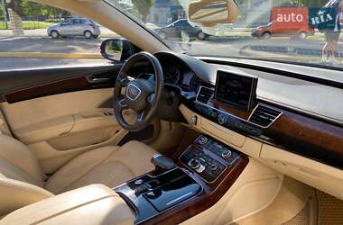 Седан Audi A8 2010 в 