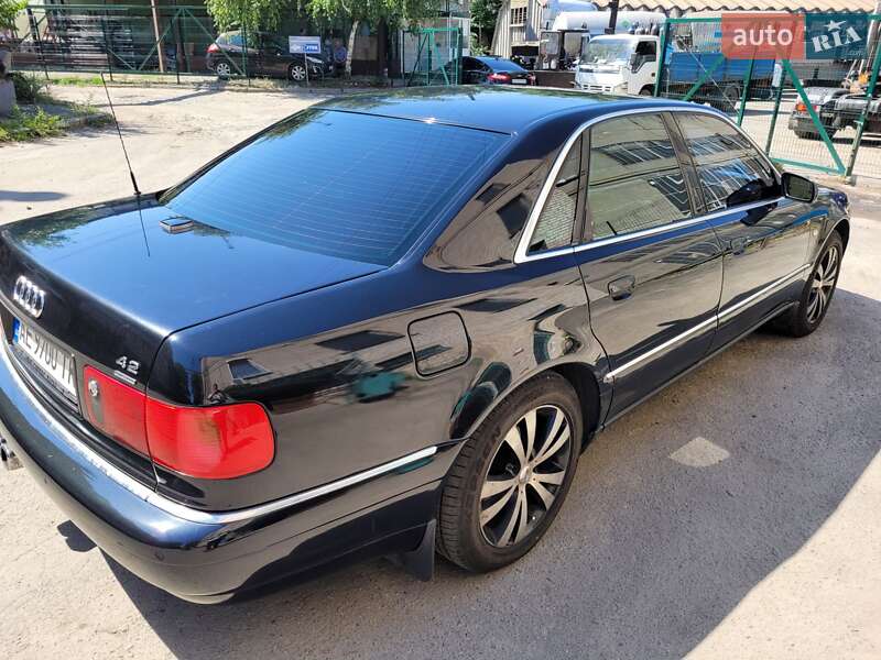 Седан Audi A8 2001 в Днепре