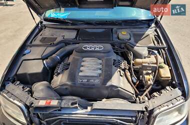 Седан Audi A8 2001 в 