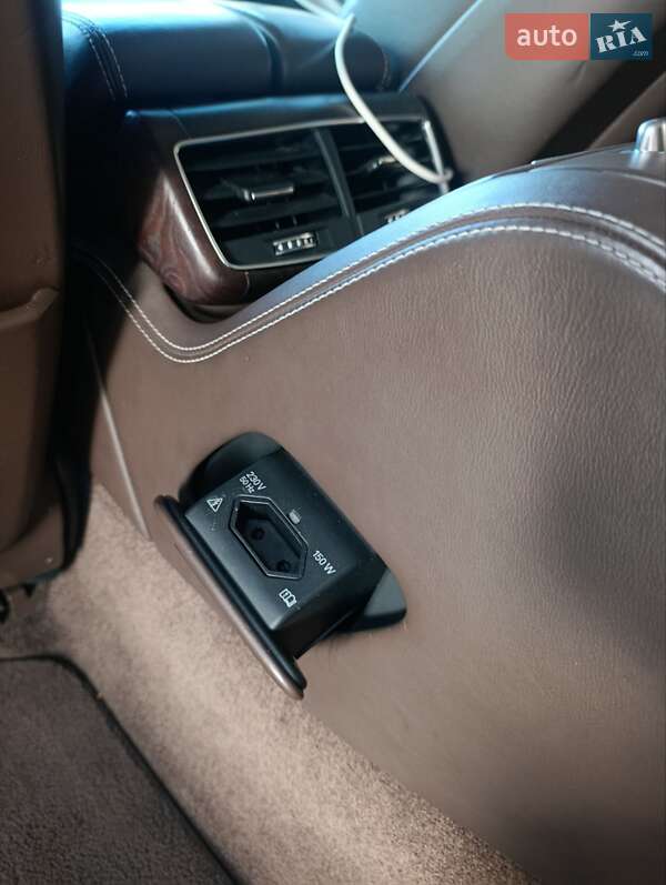 Седан Audi A8 2012 в Львове