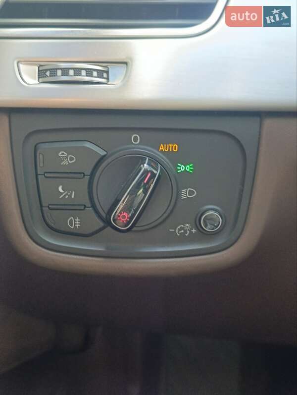 Седан Audi A8 2012 в Львове