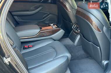 Седан Audi A8 2016 в 