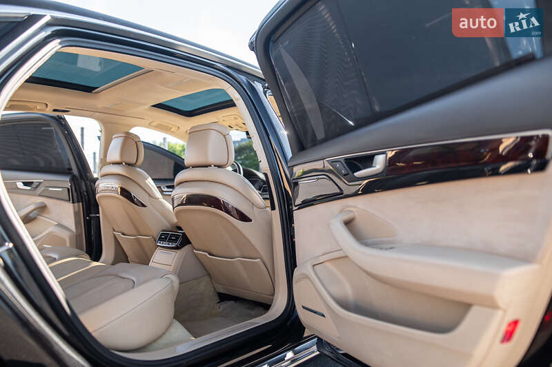 Седан Audi A8 2013 в Львове