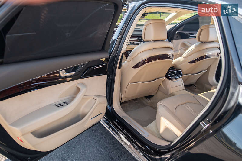 Седан Audi A8 2013 в Львове