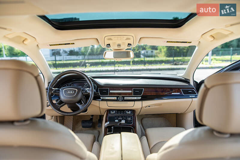 Седан Audi A8 2013 в Львове
