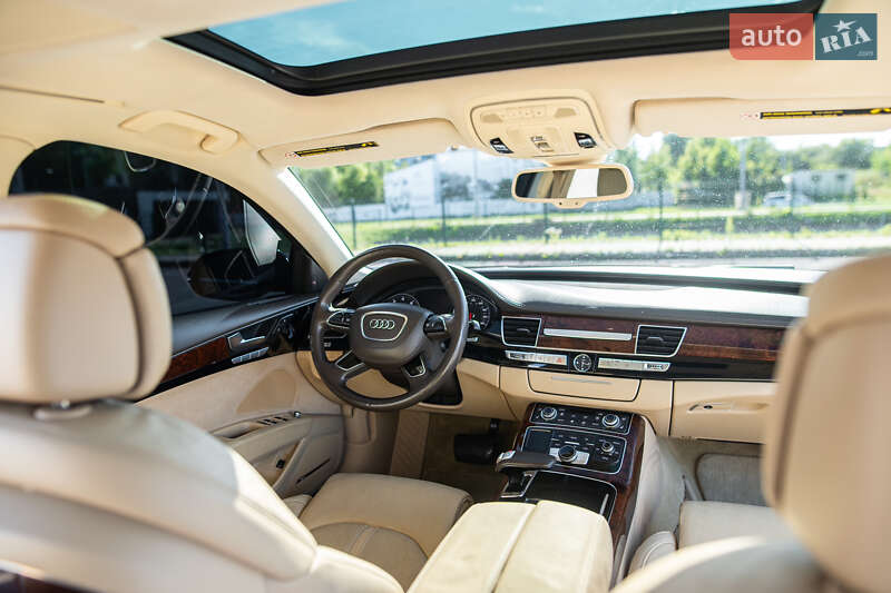 Седан Audi A8 2013 в Львове