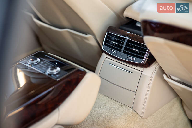 Седан Audi A8 2013 в Львове