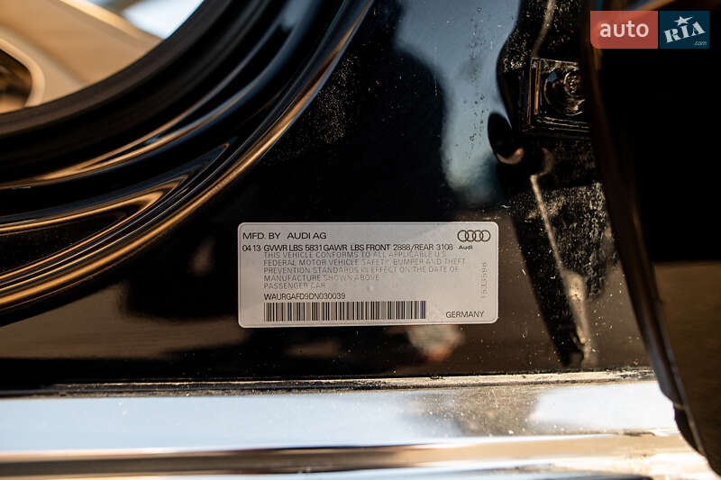Седан Audi A8 2013 в Львове
