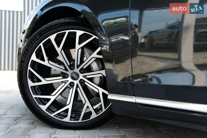 Седан Audi A8 2018 в Мукачево