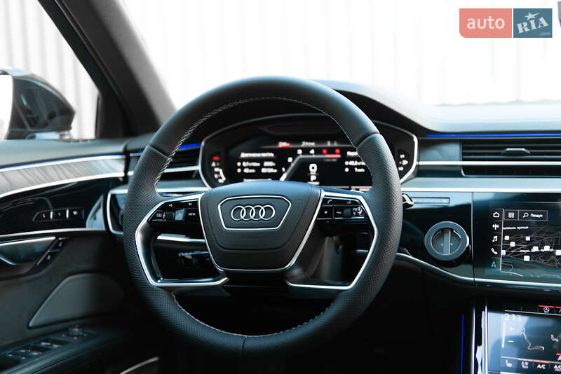 Седан Audi A8 2018 в Мукачево