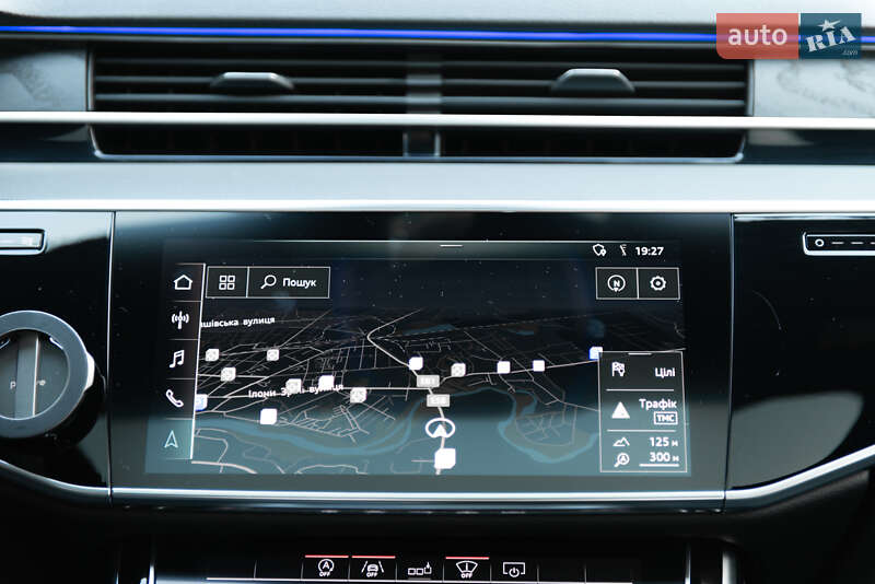 Седан Audi A8 2018 в Мукачево