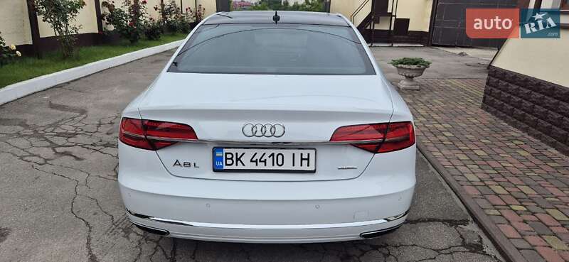 Седан Audi A8 2015 в Рівному
