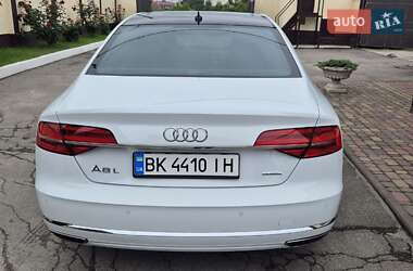 Седан Audi A8 2015 в 
