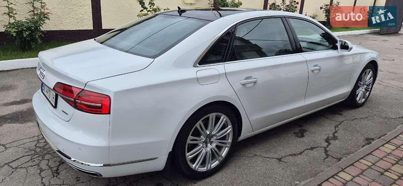 Седан Audi A8 2015 в Рівному