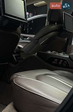 Седан Audi A8 2013 в 