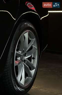 Седан Audi A8 2013 в 