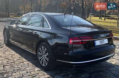 Седан Audi A8 2017 в 