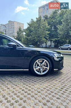 Седан Audi A8 2022 в Киеве