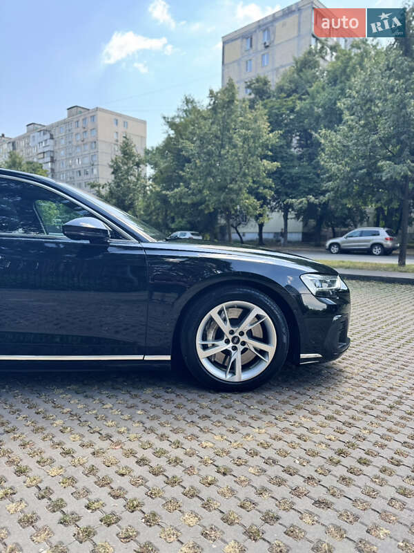 Седан Audi A8 2022 в Києві