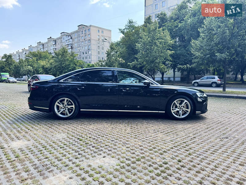 Седан Audi A8 2022 в Києві