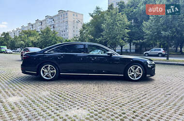 Седан Audi A8 2022 в 