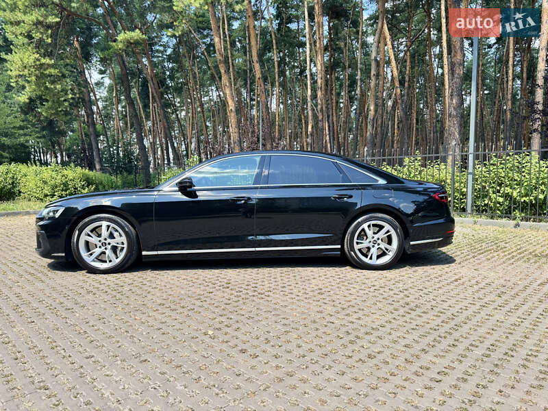 Седан Audi A8 2022 в Києві