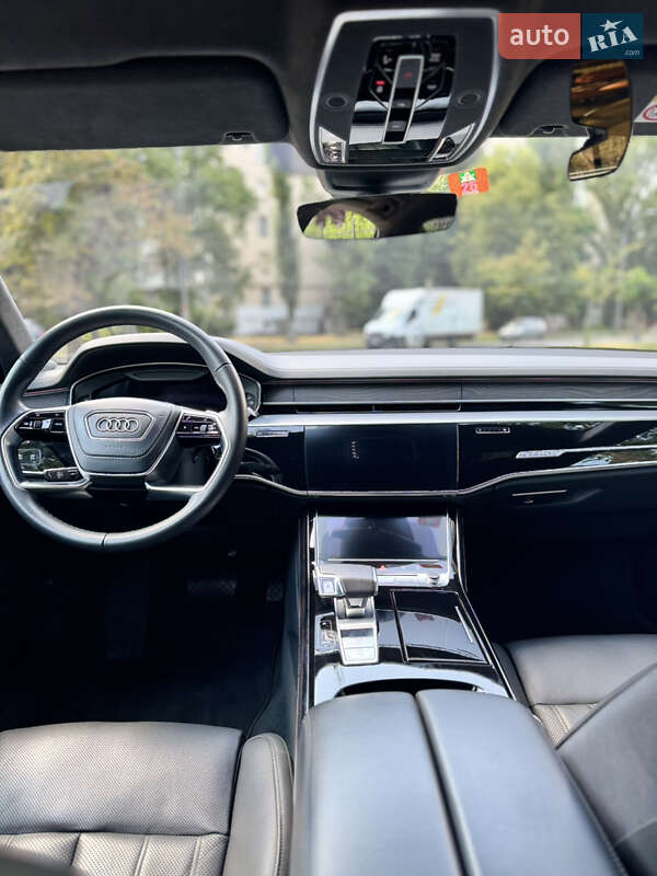 Седан Audi A8 2022 в Києві