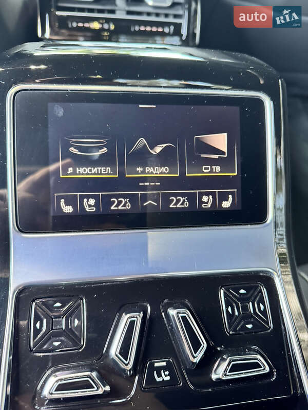 Седан Audi A8 2022 в Києві