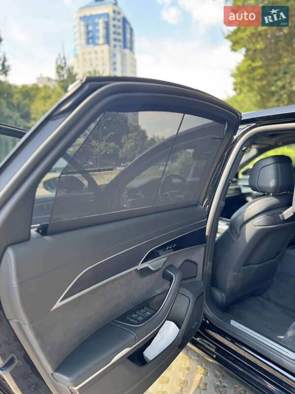 Седан Audi A8 2022 в Києві