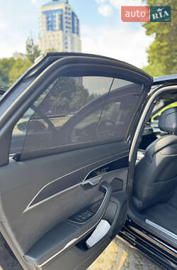 Седан Audi A8 2022 в 