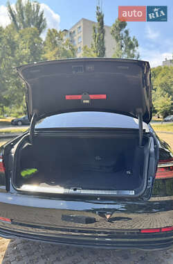 Седан Audi A8 2022 в 