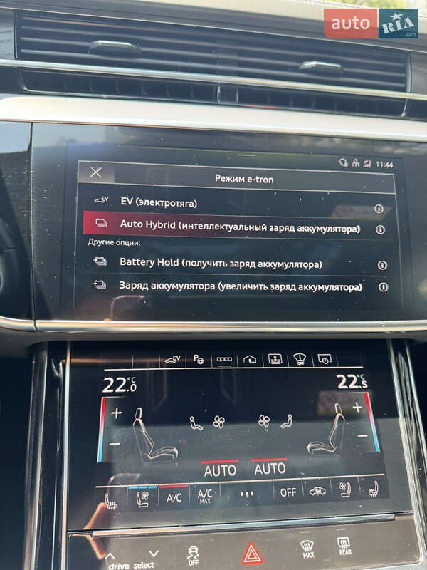 Седан Audi A8 2022 в Києві