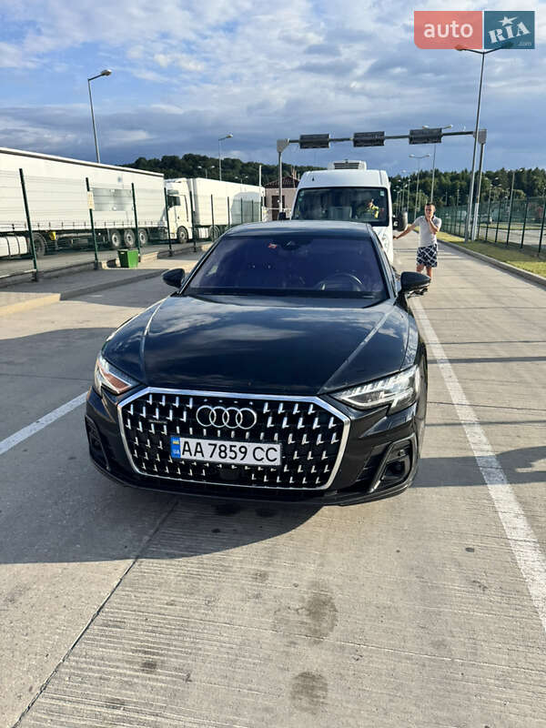 Седан Audi A8 2022 в Києві