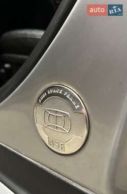 Седан Audi A8 2000 в 
