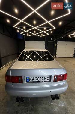 Седан Audi A8 2000 в 