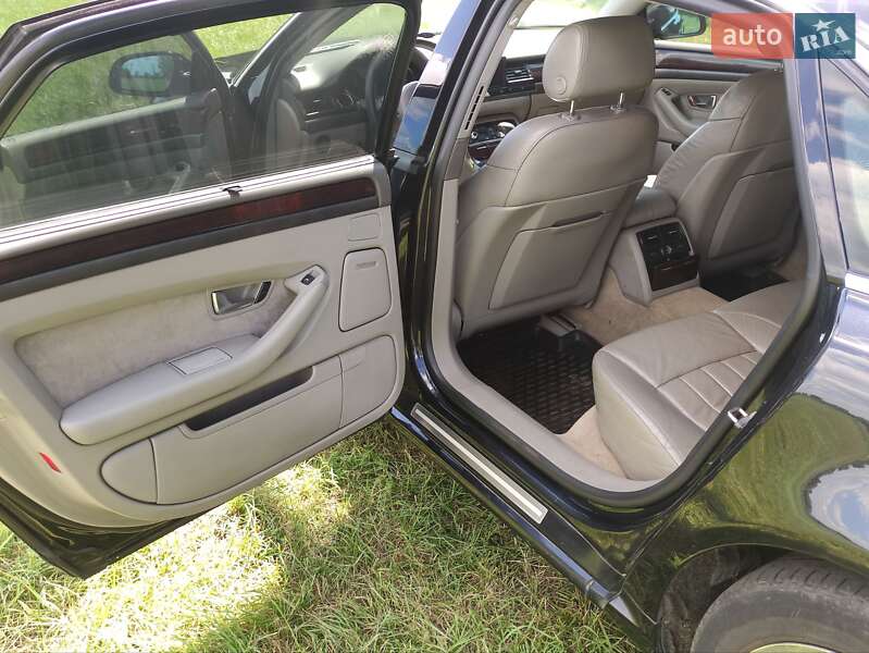 Седан Audi A8 2004 в Зіньківі