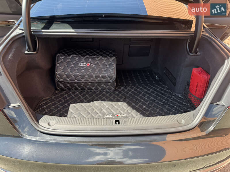 Седан Audi A8 2017 в Киеве
