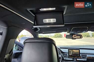 Седан Audi A8 2015 в 