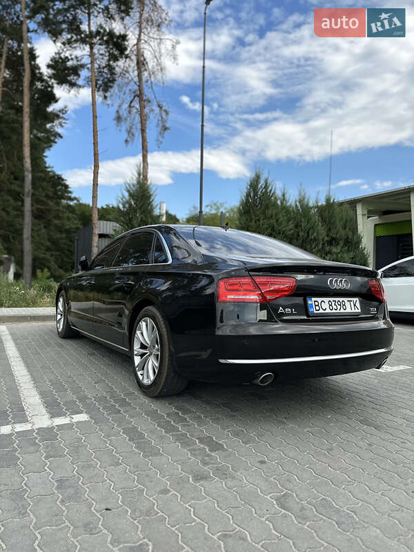 Седан Audi A8 2013 в Львові