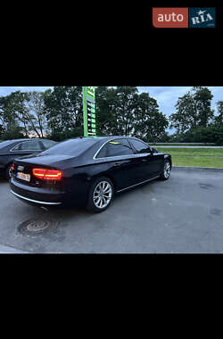 Седан Audi A8 2013 в Львове