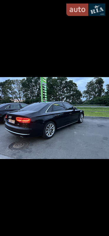 Седан Audi A8 2013 в Львові