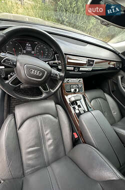 Седан Audi A8 2013 в Львове