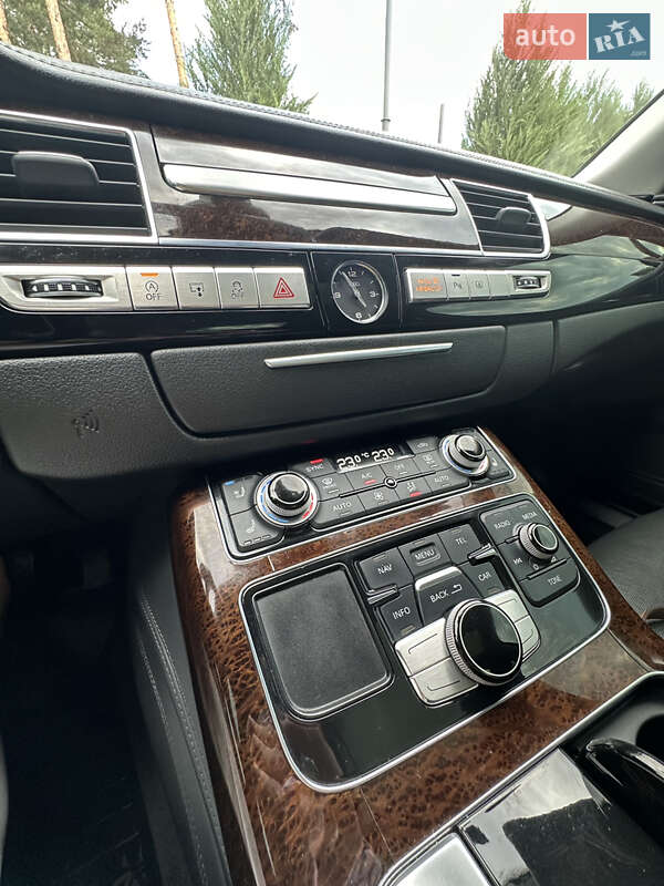 Седан Audi A8 2013 в Львові
