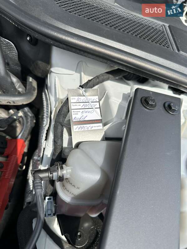 Седан Audi A8 2015 в Чернигове