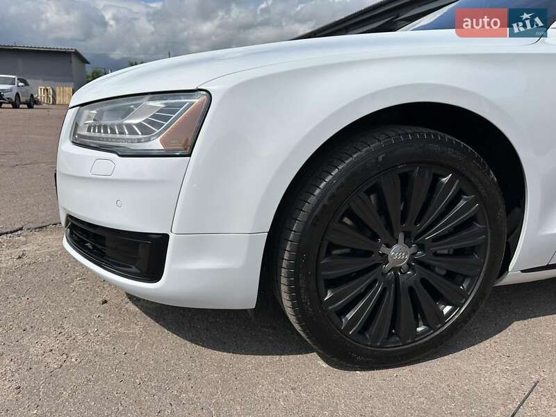 Седан Audi A8 2015 в Чернигове