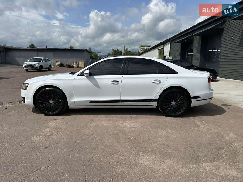 Седан Audi A8 2015 в Чернигове