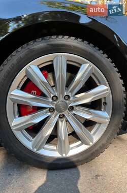 Седан Audi A8 2015 в 