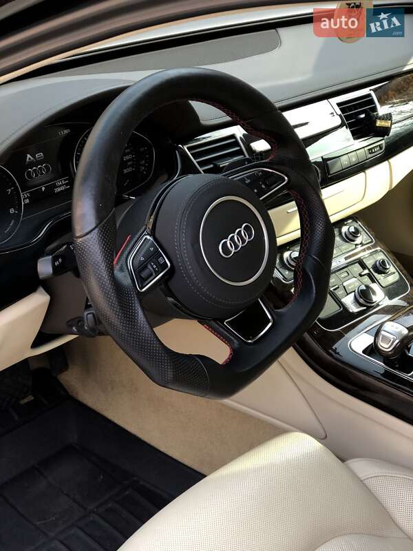 Седан Audi A8 2011 в 